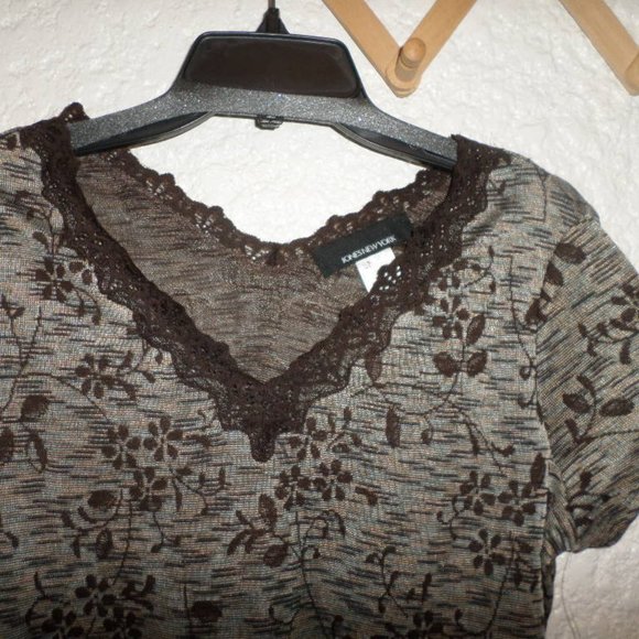 Jones New York Lace Trim V Neck Knit Top L NWT - Picture 2 of 4